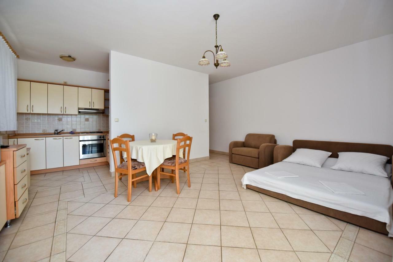 Milka Appartements Stara Novalja Exteriér fotografie
