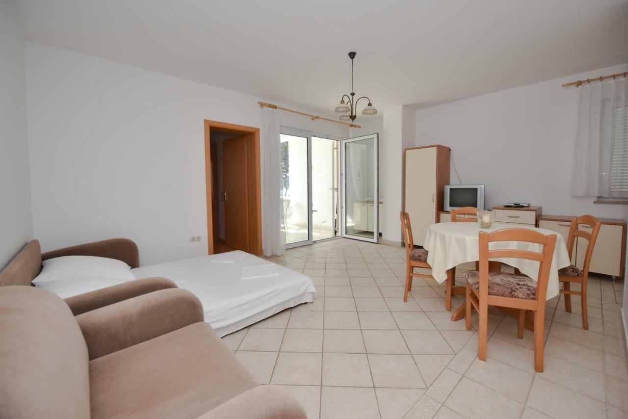 Milka Appartements Stara Novalja Exteriér fotografie
