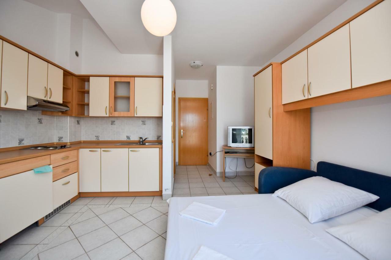 Milka Appartements Stara Novalja Exteriér fotografie